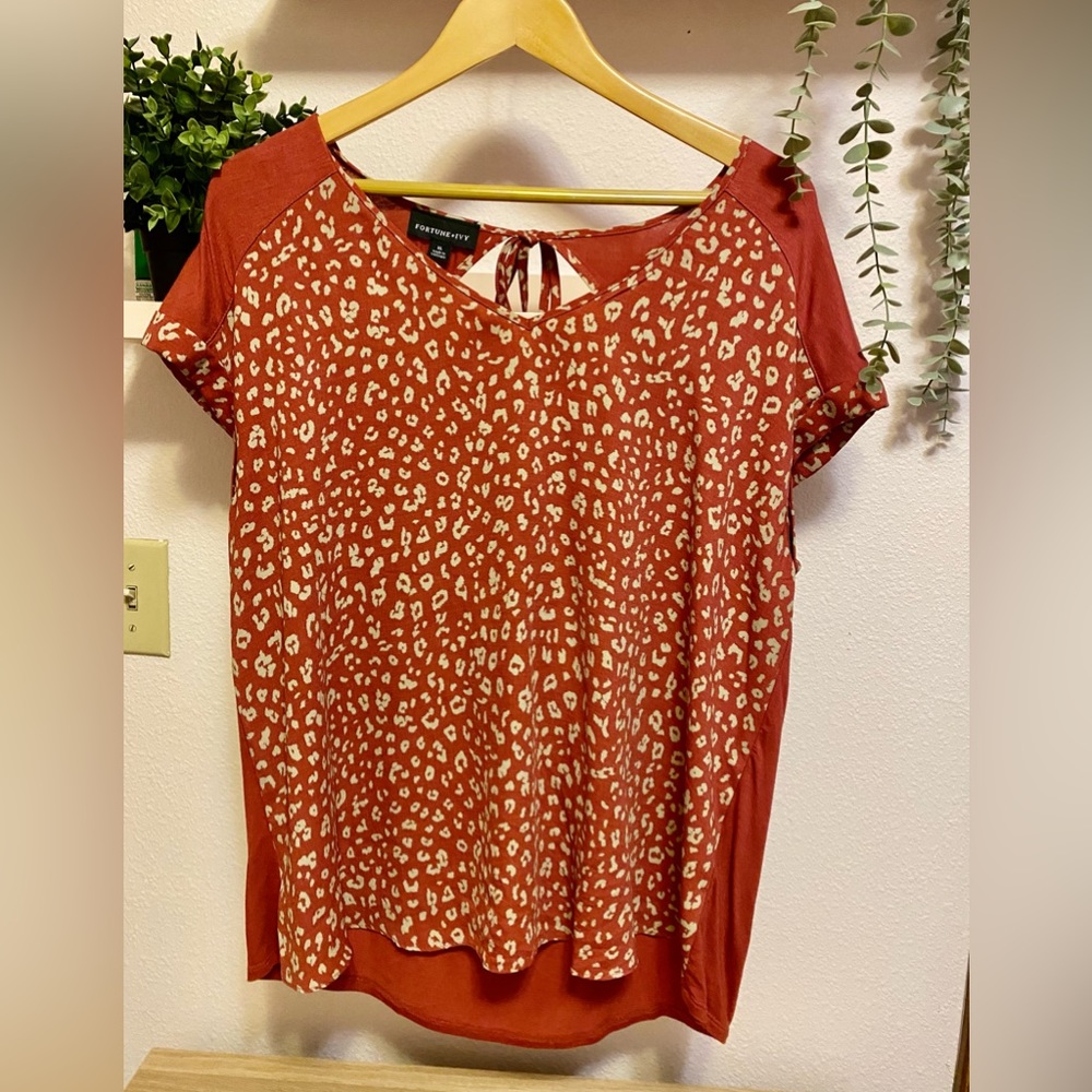 Fortune and Ivy, mixed media, short sleeved blouse with keyhole back